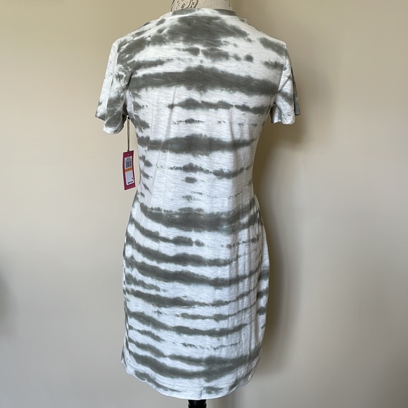 NWT Vince Camuto T-Shirt Dress - Picture 3 of 6